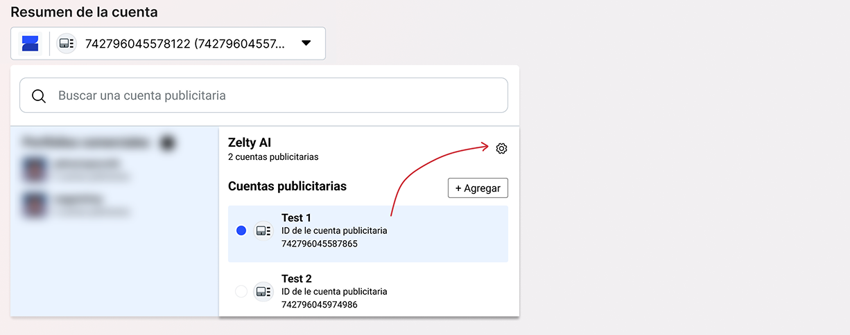 Interfaz de configuración de cuentas publicitarias en Meta, resaltando el botón de ajustes (engranaje) y la opción para agregar nuevas cuentas al portafolio.