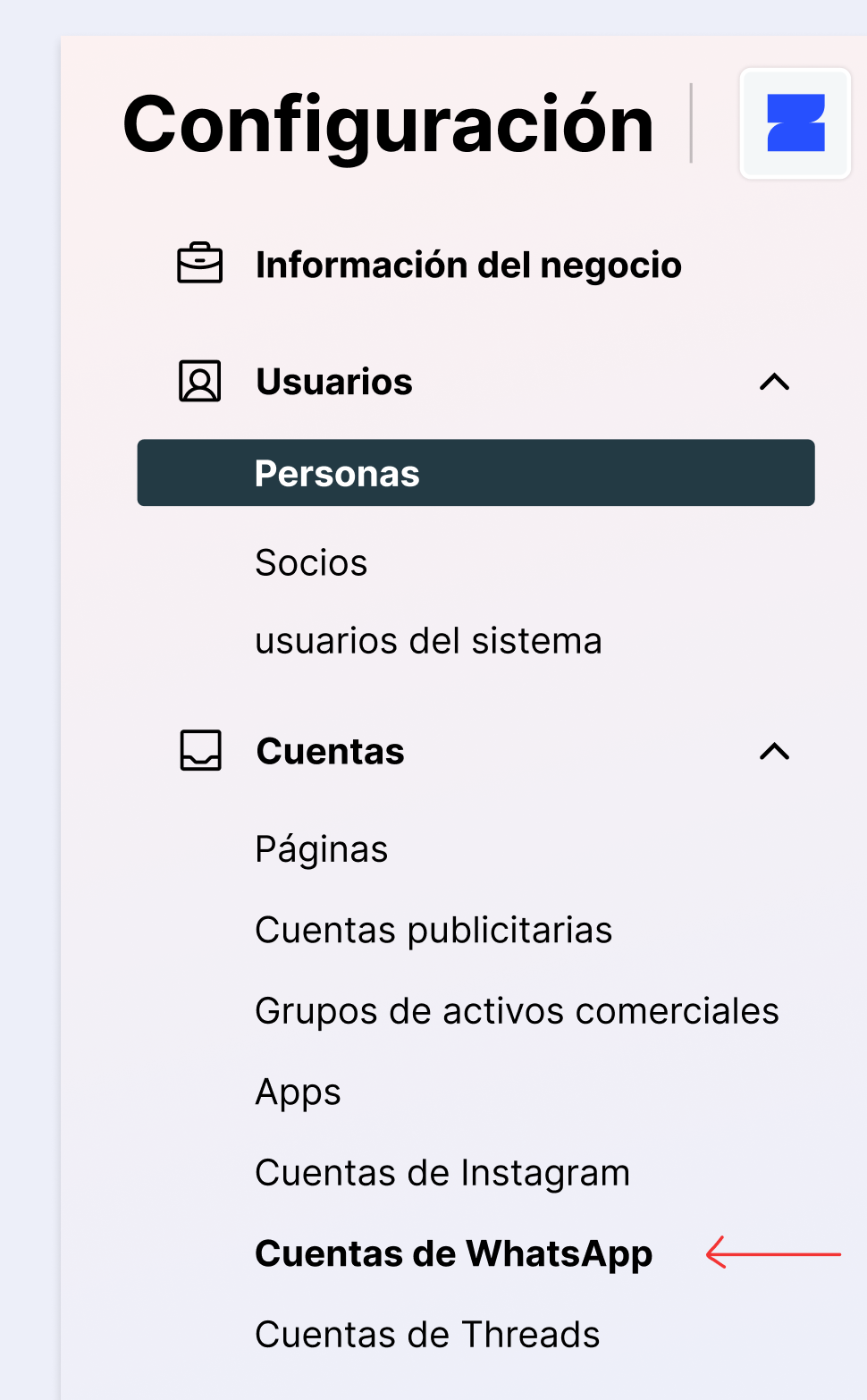 Menú lateral de cuentas en Meta Business Suite con una flecha roja indicando la opción para configurar "Cuentas de WhatsApp".