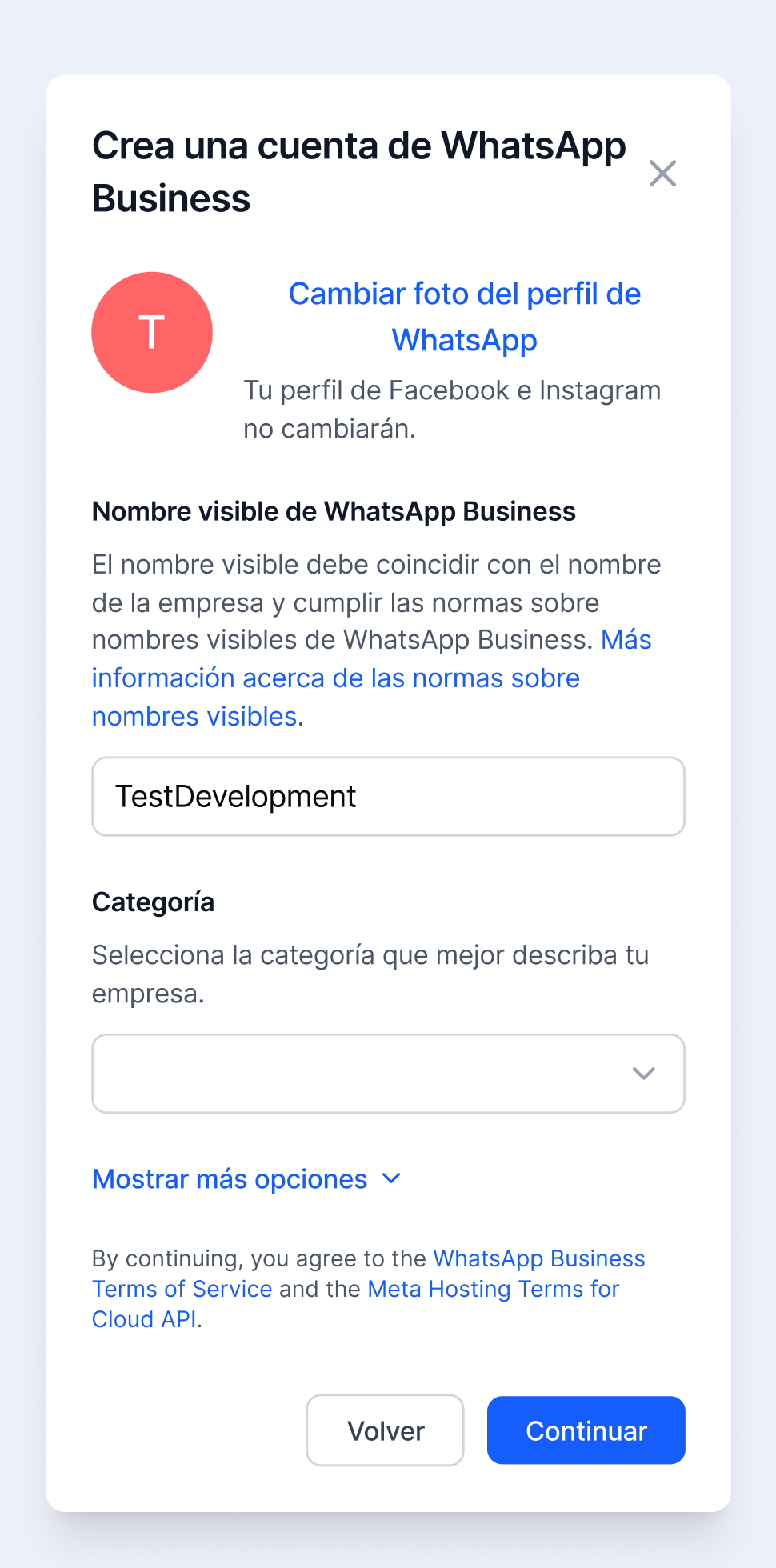 Ventana emergente para crear una cuenta de WhatsApp Business, solicitando el nombre visible del negocio y la categoría de la empresa en Meta.